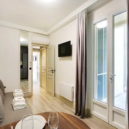 Modern & Terrace - 2br 6p - Near Nation *